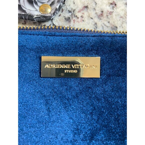 Adrienne Vittadini Studio Wristlet Clutch Blue Velvet Gray Floral Lining Retro - Picture 4 of 6